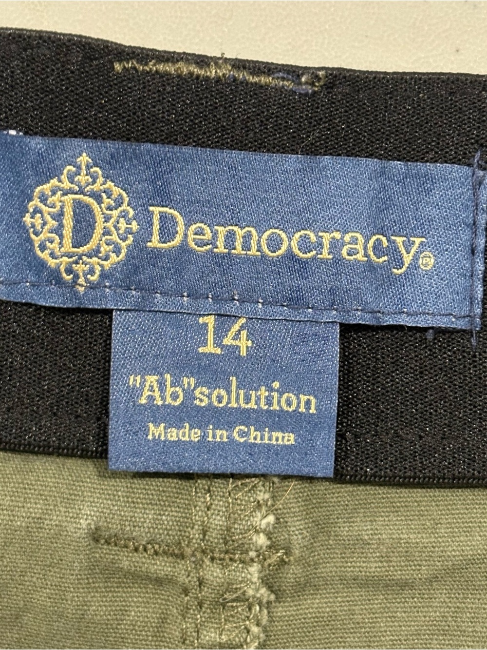 Democracy Olive Cargo Pocket Short Size - Picture 9 of 11